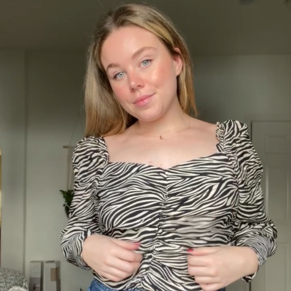H&M ZEBRA STRIPED PUFF SLEEVED BLOUSE - Picture 2 of 4